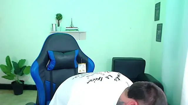 Snapshot of setthomas chatting on 10-02-25, 02:35 setthomas online show from 10-02-25, 02:35