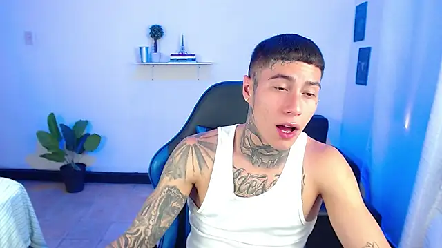 Snapshot of setthomas chatting on 10-06-25, 02:25 setthomas online show from 10-06-25, 02:25