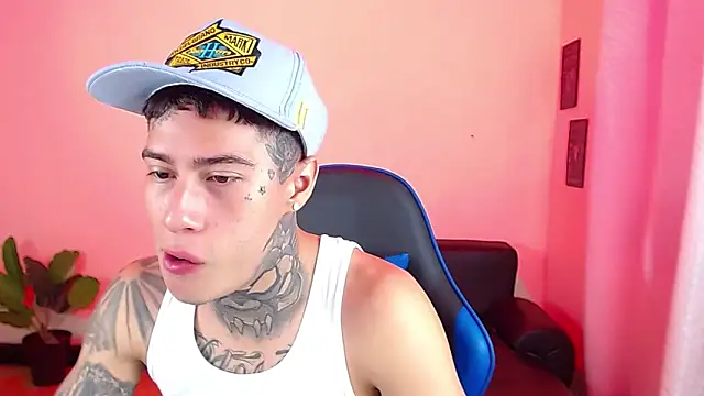 Snapshot of setthomas chatting on 10-07-25, 02:36 setthomas online show from 10-07-25, 02:36