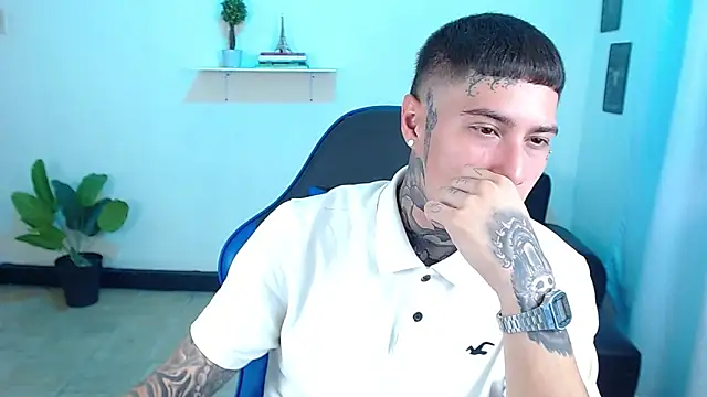 Snapshot of setthomas chatting on 10-08-25, 02:25 setthomas online show from 10-08-25, 02:25