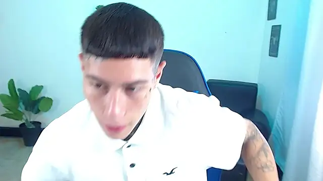 Snapshot of setthomas chatting on 10-16-25, 02:40 setthomas online show from 10-16-25, 02:40