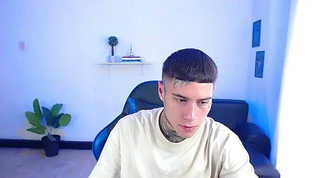 Snapshot of setthomas chatting on 10-23-25, 03:22 setthomas online show from 10-23-25, 03:22