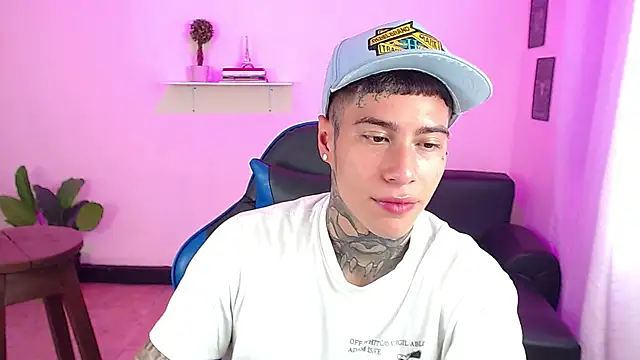 Snapshot of setthomas chatting on 10-27-25, 03:05 setthomas online show from 10-27-25, 03:05