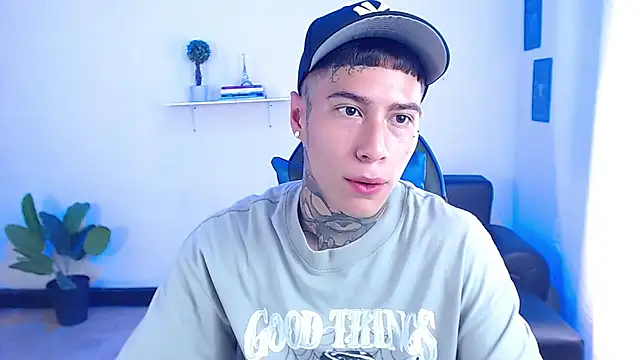 Snapshot of setthomas chatting on 10-30-25, 03:24 setthomas online show from 10-30-25, 03:24