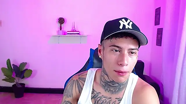 Snapshot of setthomas chatting on 10-31-25, 02:29 setthomas online show from 10-31-25, 02:29