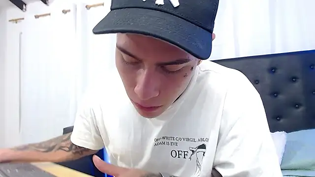 Snapshot of setthomas chatting on 11-04-25, 02:16 setthomas online show from 11-04-25, 02:16