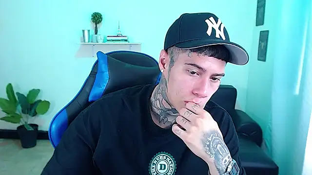 Snapshot of setthomas chatting on 11-05-25, 02:39 setthomas online show from 11-05-25, 02:39