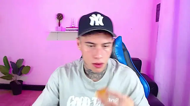 Snapshot of setthomas chatting on 11-07-25, 03:12 setthomas online show from 11-07-25, 03:12