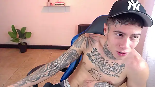 Snapshot of setthomas chatting on 11-24-25, 02:17 setthomas online show from 11-24-25, 02:17