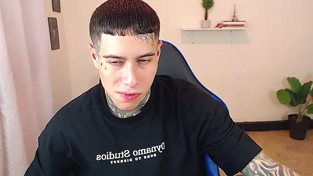 Snapshot of setthomas chatting on 12-19-25, 09:00 setthomas online show from 12-19-25, 09:00