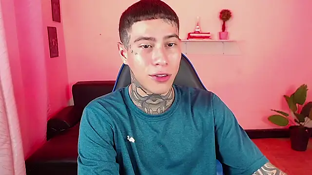 Snapshot of setthomas chatting on 01-14-26, 09:20 setthomas online show from 01-14-26, 09:20