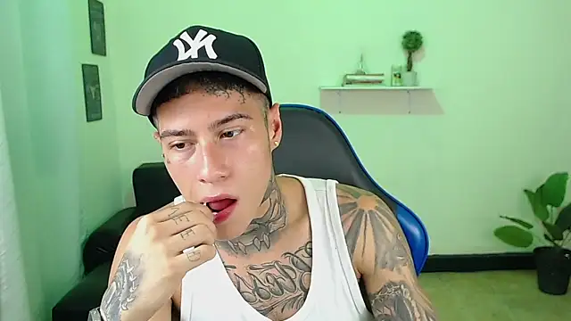 Snapshot of setthomas chatting on 01-17-26, 09:40 setthomas online show from 01-17-26, 09:40