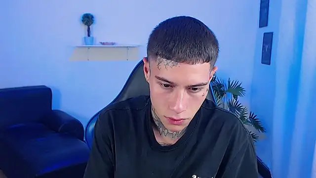 Snapshot of setthomas chatting on 02-04-26, 10:15 setthomas online show from 02-04-26, 10:15