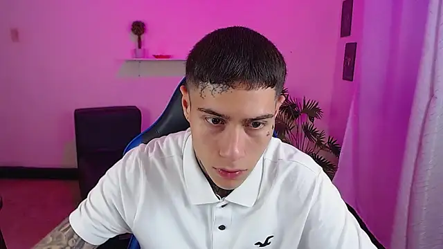 Snapshot of setthomas chatting on 02-16-26, 10:17 setthomas online show from 02-16-26, 10:17