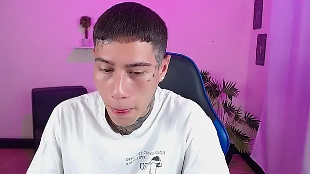 Snapshot of setthomas chatting on 02-17-26, 10:05 setthomas online show from 02-17-26, 10:05