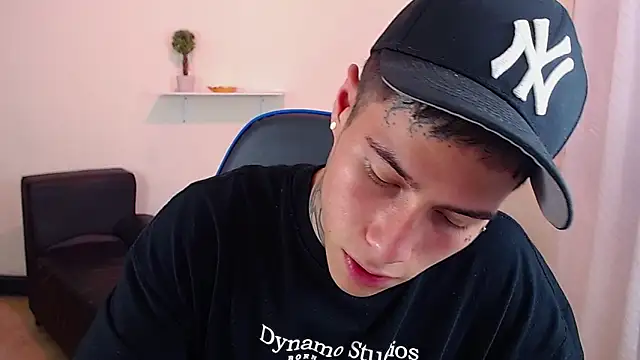 Snapshot of setthomas chatting on 02-25-26, 10:19 setthomas online show from 02-25-26, 10:19