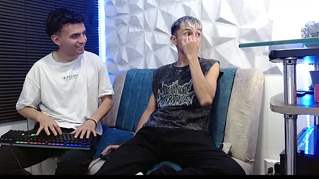 Snapshot of Isaac_tan chatting on 09-22-25, 12:45 Isaac tan online show from 09-22-25, 12:45