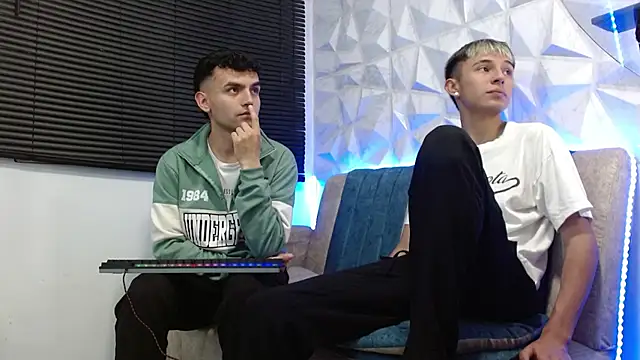 Snapshot of Isaac_tan chatting on 10-13-25, 03:06 Isaac tan online show from 10-13-25, 03:06