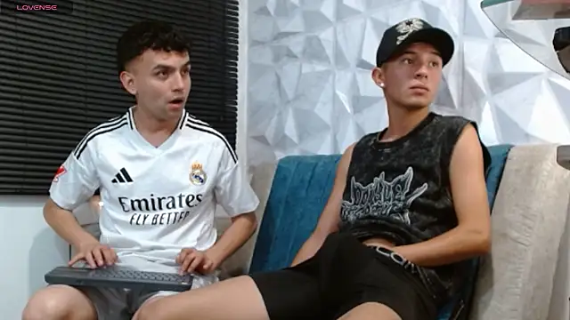 Snapshot of Isaac_tan chatting on 12-14-25, 03:12 Isaac tan online show from 12-14-25, 03:12