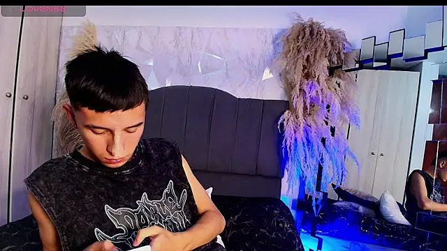 Snapshot of Isaac_tan chatting on 02-26-26, 04:33 Isaac tan online show from 02-26-26, 04:33