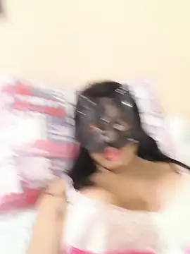 Snapshot of DuCreu chatting on 10-12-25, 01:43 DuCreu online show from 10-12-25, 01:43