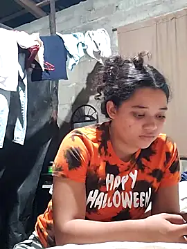 Snapshot of Violethroos chatting on 10-11-25, 02:55 Violethroos online show from 10-11-25, 02:55