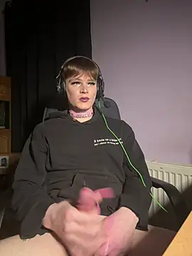 Snapshot of FemboyShow chatting on 01-17-26, 04:43 FemboyShow online show from 01-17-26, 04:43