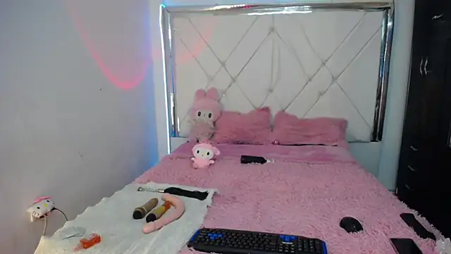 Dulce petit  online show from 09-15-25, 11:32