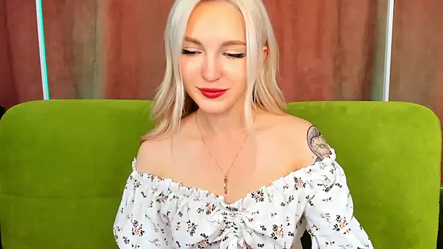 LisaFoxyMe online show from 10-08-25, 08:23