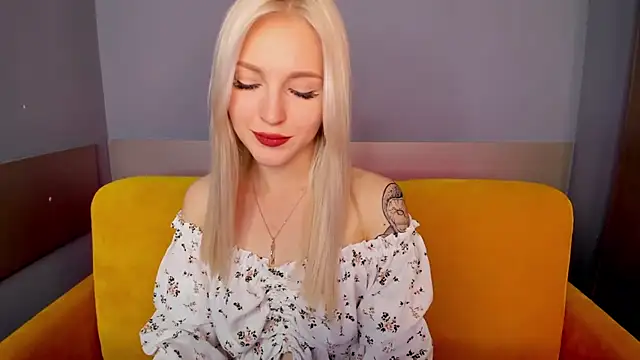 LisaFoxyMe online show from 10-29-25, 09:00