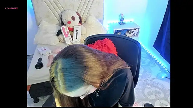 Mia Victoria22 online show from 05-18-26, 05:52