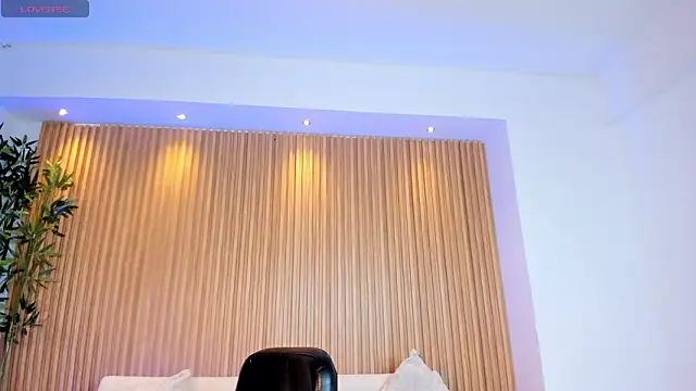 Snapshot of MadisonAnngel chatting on 11-23-25, 01:33 MadisonAnngel online show from 11-23-25, 01:33