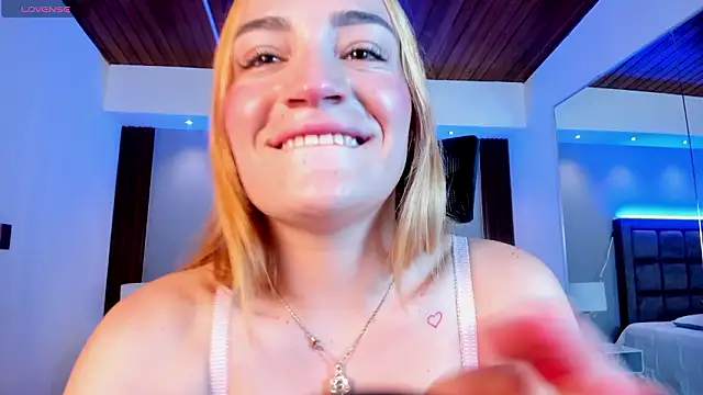 Snapshot of MadisonAnngel chatting on 02-05-26, 08:02 MadisonAnngel online show from 02-05-26, 08:02