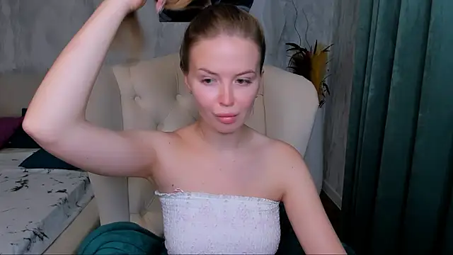 LaurennHill online show from 10-26-25, 12:16