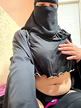 Snapshot of _Laiali_ chatting on 11-08-25, 12:27 Laiali online show from 11-08-25, 12:27