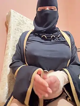 Snapshot of _Laiali_ chatting on 12-21-25, 01:29 Laiali online show from 12-21-25, 01:29