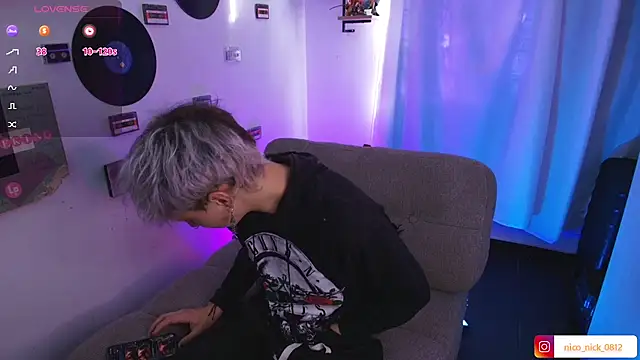 Snapshot of Nick_Bangover_ chatting on 03-11-26, 08:37 Nick Bangover online show from 03-11-26, 08:37