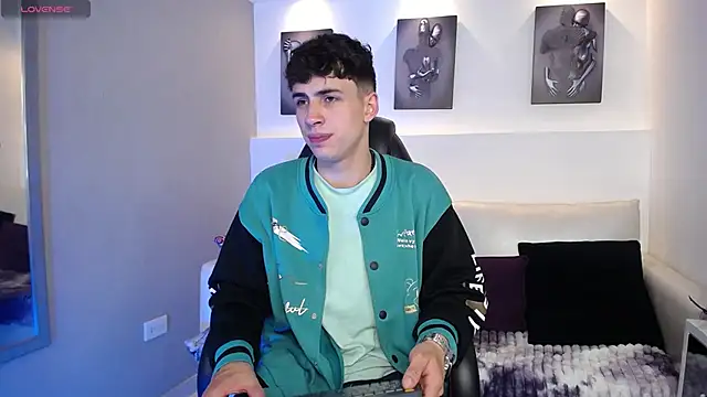 AdrianRinaldi online show from 10-06-25, 08:28