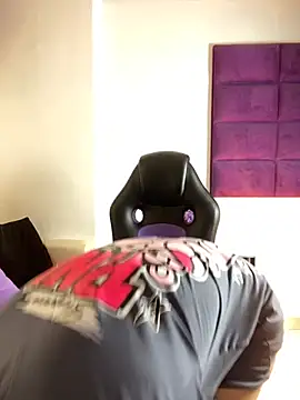 AdrianRinaldi online show from 10-27-25, 08:02