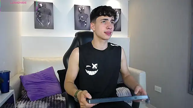 AdrianRinaldi online show from 11-12-25, 08:08