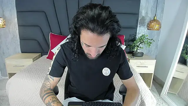 Hisoka 011 online show from 10-24-25, 07:43