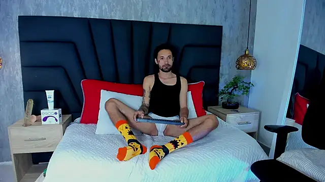 Hisoka 011 online show from 10-31-25, 01:06