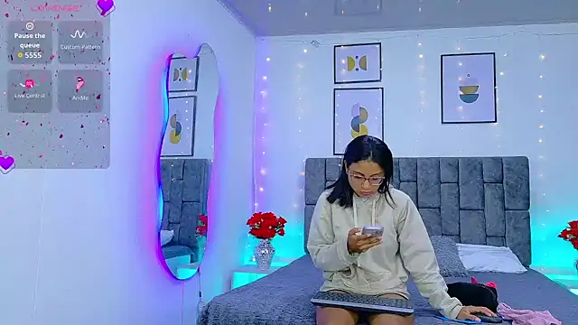 Soffia Konig  online show from 04-28-26, 12:10