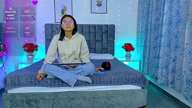 Soffia Konig  online show from 04-29-26, 12:09