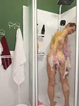 Julia Giulia online show from 12-16-25, 08:14