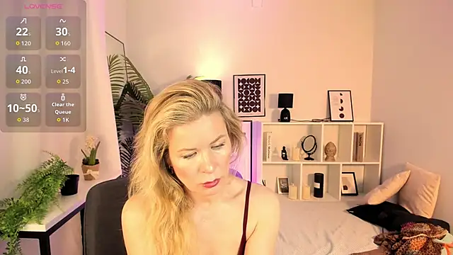 Julia Giulia online show from 04-03-26, 07:50