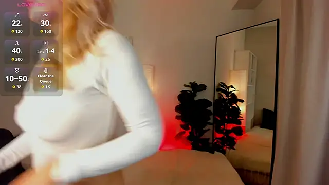 Julia Giulia online show from 06-19-26, 08:12