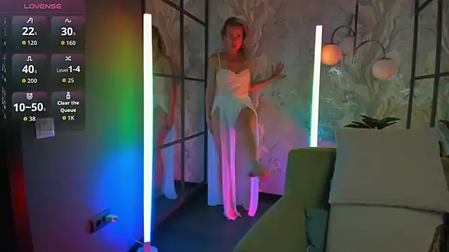 Julia Giulia online show from 07-18-26, 09:51
