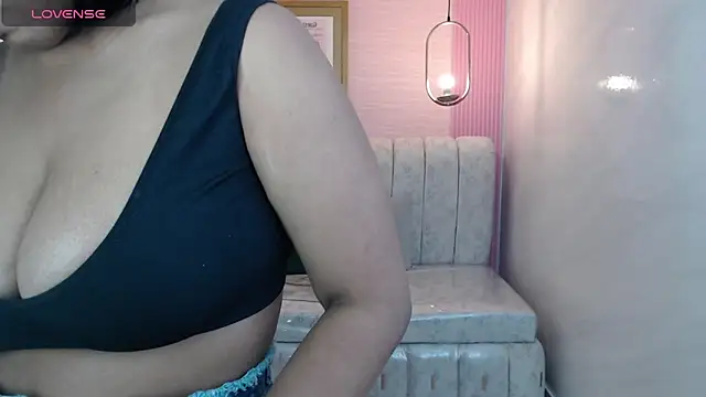 ambar fox s online show from 10-11-25, 03:17