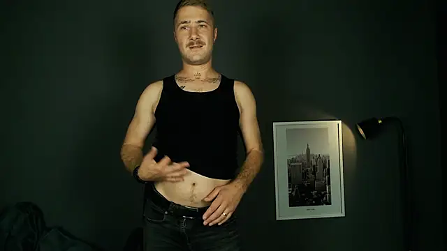 Snapshot of Mr_At_ chatting on 09-18-25, 07:32 Mr At online show from 09-18-25, 07:32